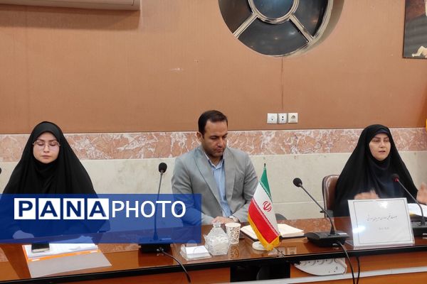 هم‌افزایی نیروهای پرورشی قطب پرند در نشست تخصصی رباط‌کریم