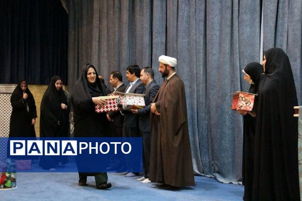 تقدیر از مدیران و فعالان پیشگیری از آسیب‌های اجتماعی شهرک امید صفادشت در نماز جمعه