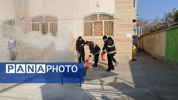 مانور زلزله در دبیرستان شهید بهشتی بندرترکمن