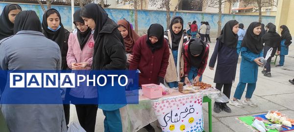 بازارچه درون مدرسه‌ای در مدرسه فاطمیه شهرستان شیروان