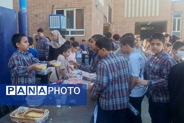برگزاری بازارچه کسب و کار دانش‌آموزی با مهارت کسب و کار و درآمد و استقلال مالی