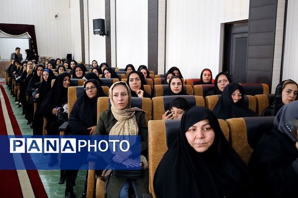 آیین گرامیداشت هفته پیوند اولیا و مربیان در آذربایجان‌غربی