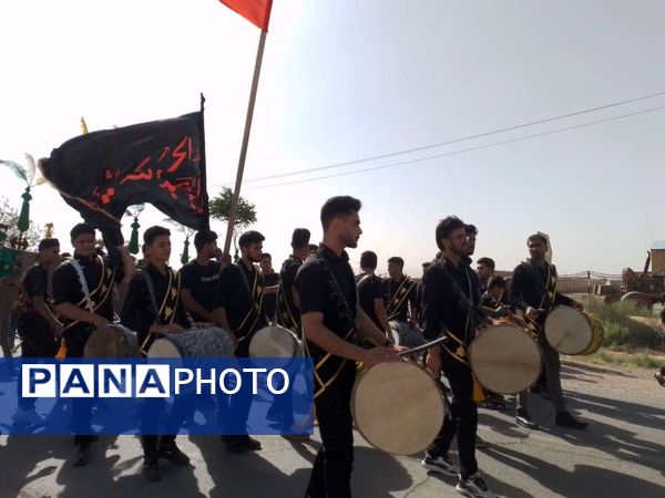 مراسم سینه زنی و علم گردانی اهالی روستای نقاب در امامزاده سید حسن روستای میرآباد