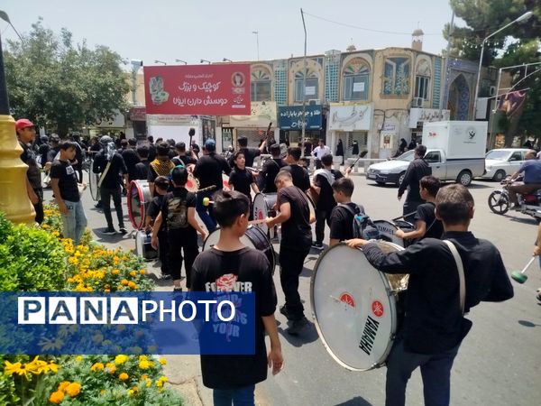  دسته‌های حسینی در راه هیئت علی اکبری کاشمر