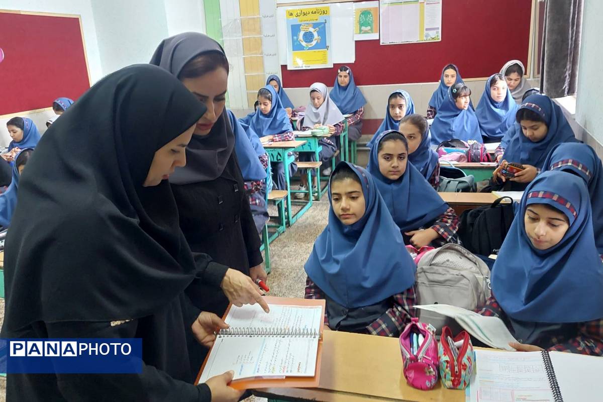 بازدید گروه های آموزشی از کلاس های دبستان خورسندیان دو