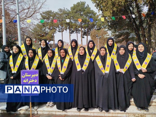 راهپیمایی ۲۲بهمن در شهرستان کاشمر با حضور پر رنگ مردم برگزار شد 