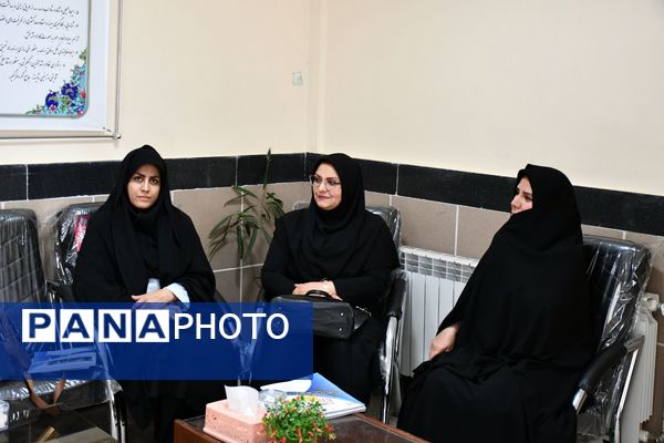 بازدید مدیر آموزش و پرورش مه ولات از دبیرستان شبانه روزی فرزانگان 