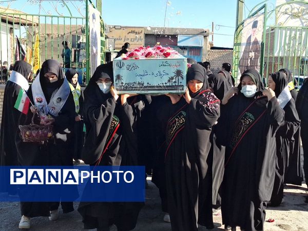 تشییع پیکر شهید گمنام به دست دانش آموزان و مردم روستای جابوز