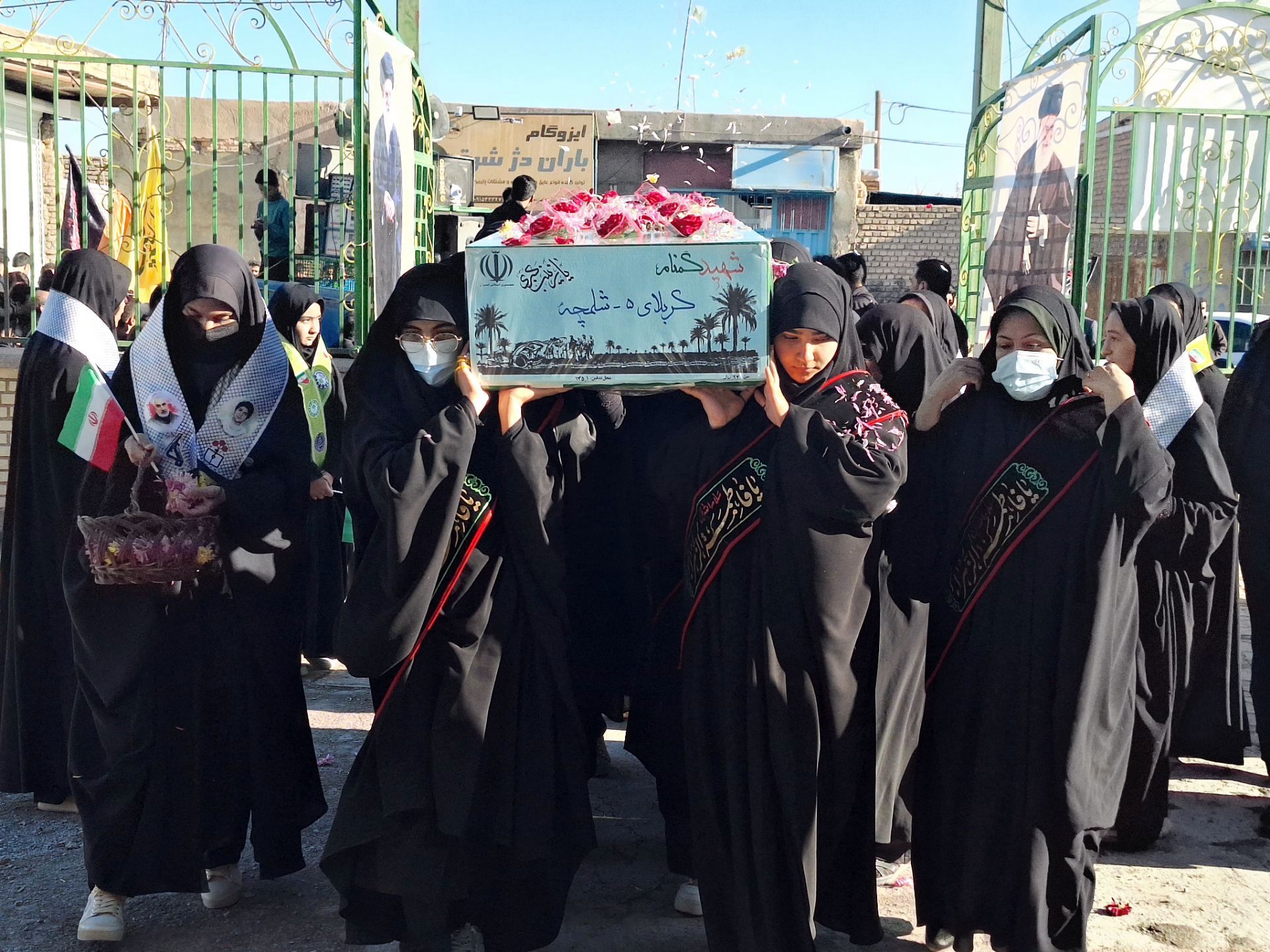 تشییع پیکر شهید گمنام به دست دانش آموزان و مردم روستای جابوز