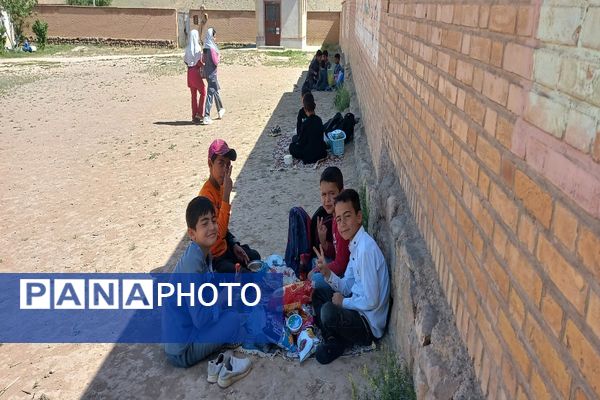 برگزاری اردوی درون مدرسه‌ای در مدرسه شهید معتمدی گزکوه