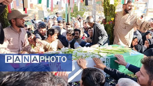 استقبال باشکوه مردم کوهدشت از شهدای گمنام  