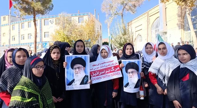 ۱۳ آبان، طنین وفاداری دانش‌آموزان به آرمان‌های انقلاب