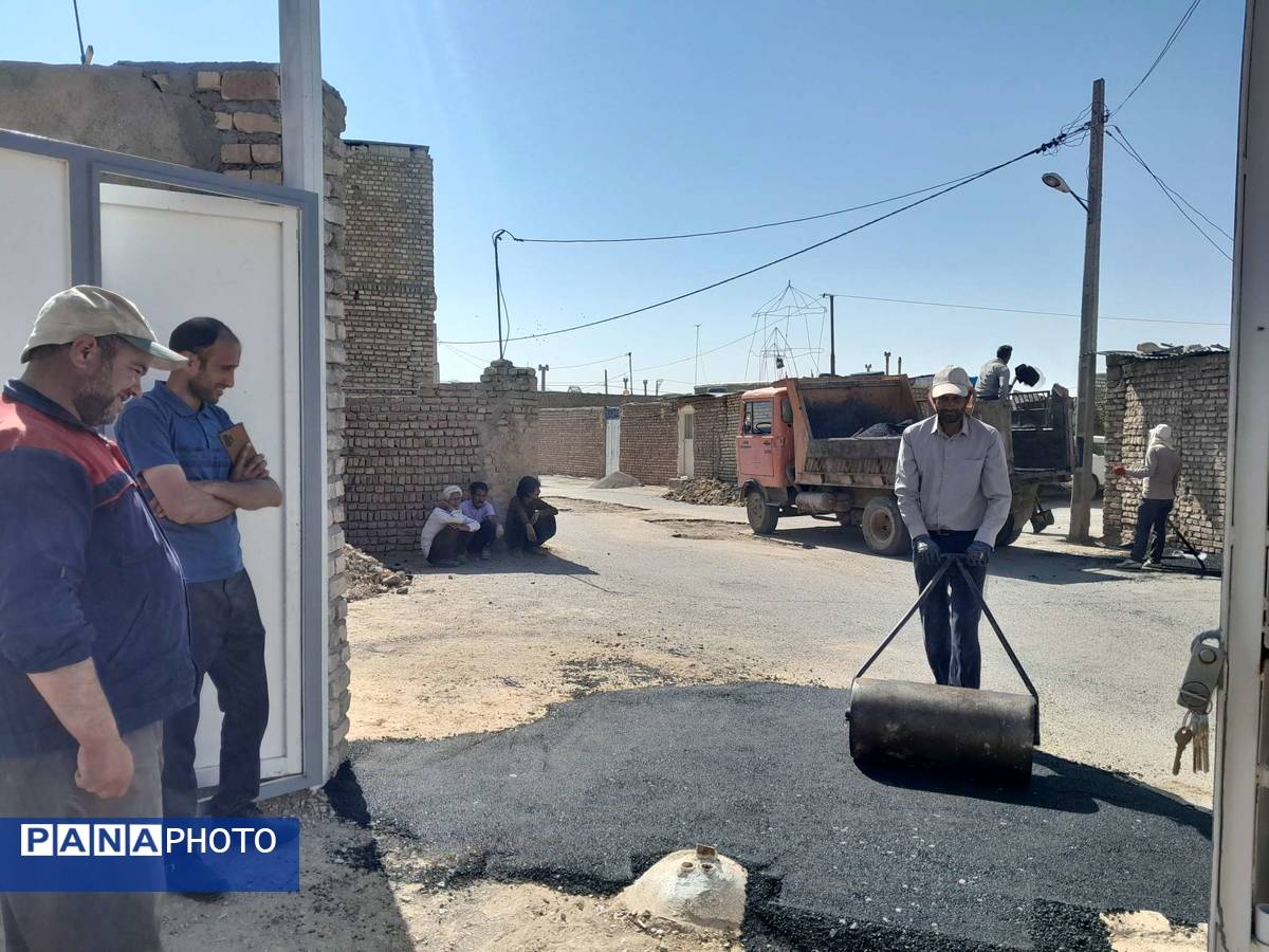 فرآیند چالهگیری کوچه دبیرستان مادر مهربان نقاب شهرستان خلیل آباد