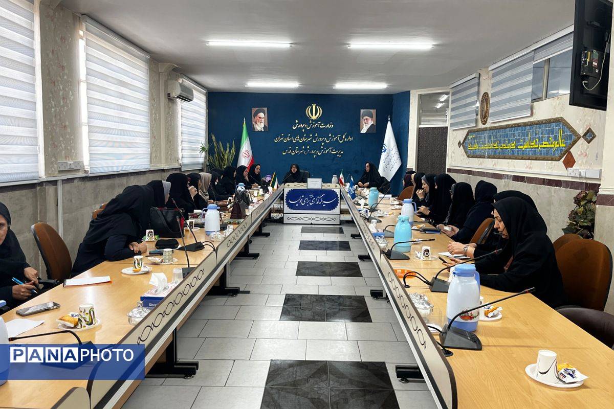جلسه توجیهی مدیران متوسطه اول و دوم برای طرح مکمل یاری