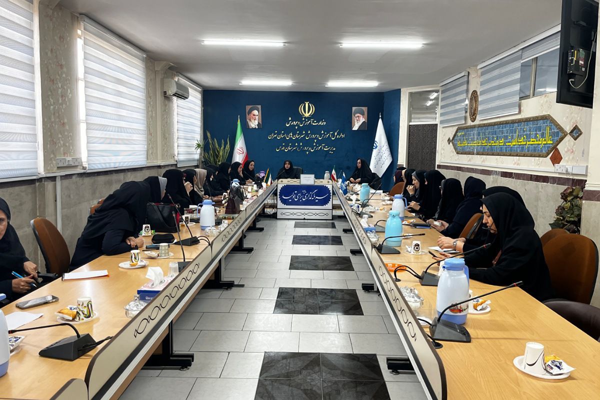 جلسه توجیهی مدیران متوسطه اول و دوم برای طرح مکمل یاری