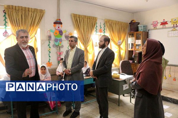 هم‌اندیشی مدیر و معلمان"دبستان گل‌های بهشت" فیروزکوه