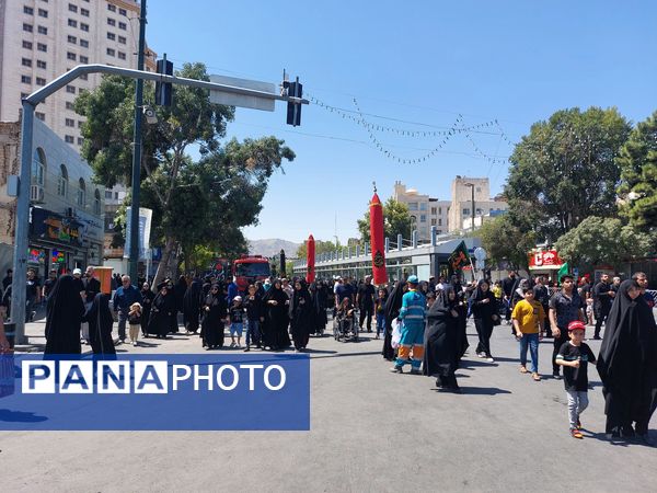 مراسم پیاده‌روی جاماندگان اربعین حسینی در مشهد 