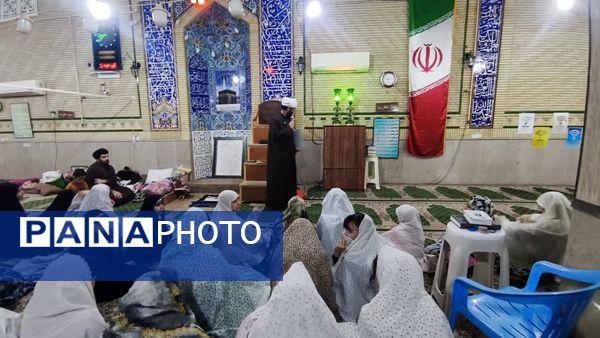 مراسم معنوی اعتکاف دانش‌آموزی در مسجد امام خمینی(ره)