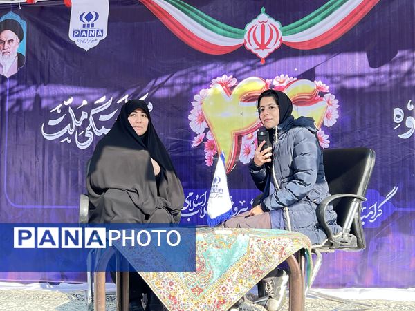 حال و هوای غرفه‌های سازمان دانش‌آموزی و خبرگزاری پانا در راهپیمایی ۲۲ بهمن