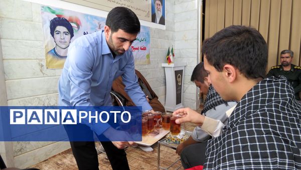 دیدار فرمانده واحدهای آموزشگاه‌های شهرستان خلیل‌آباد با امام جمعه