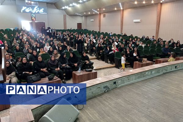 جلسه انجمن اولیا و مربیان دبیرستان پویش در تالار معلم شیراز