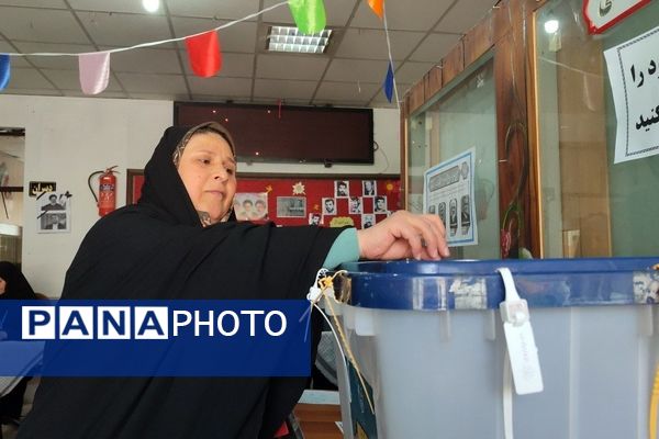 چهاردهمین دوره انتخابات ریاست‌جمهوری در دبستان سروقد ناحیه یک مشهد 