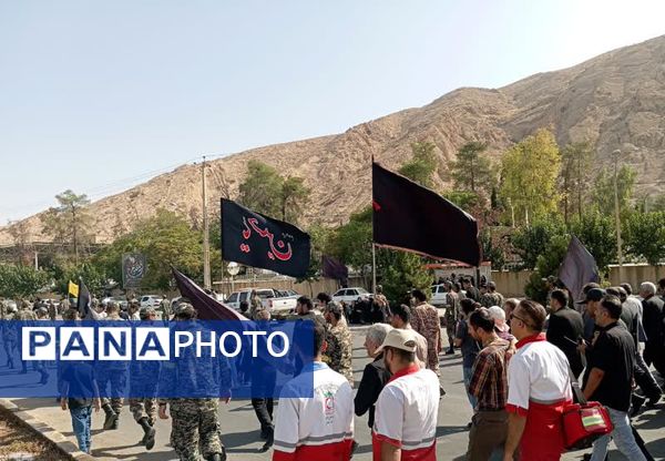تجمع عاشقان حسینی در پیاده‌روی جاماندگان اربعین 