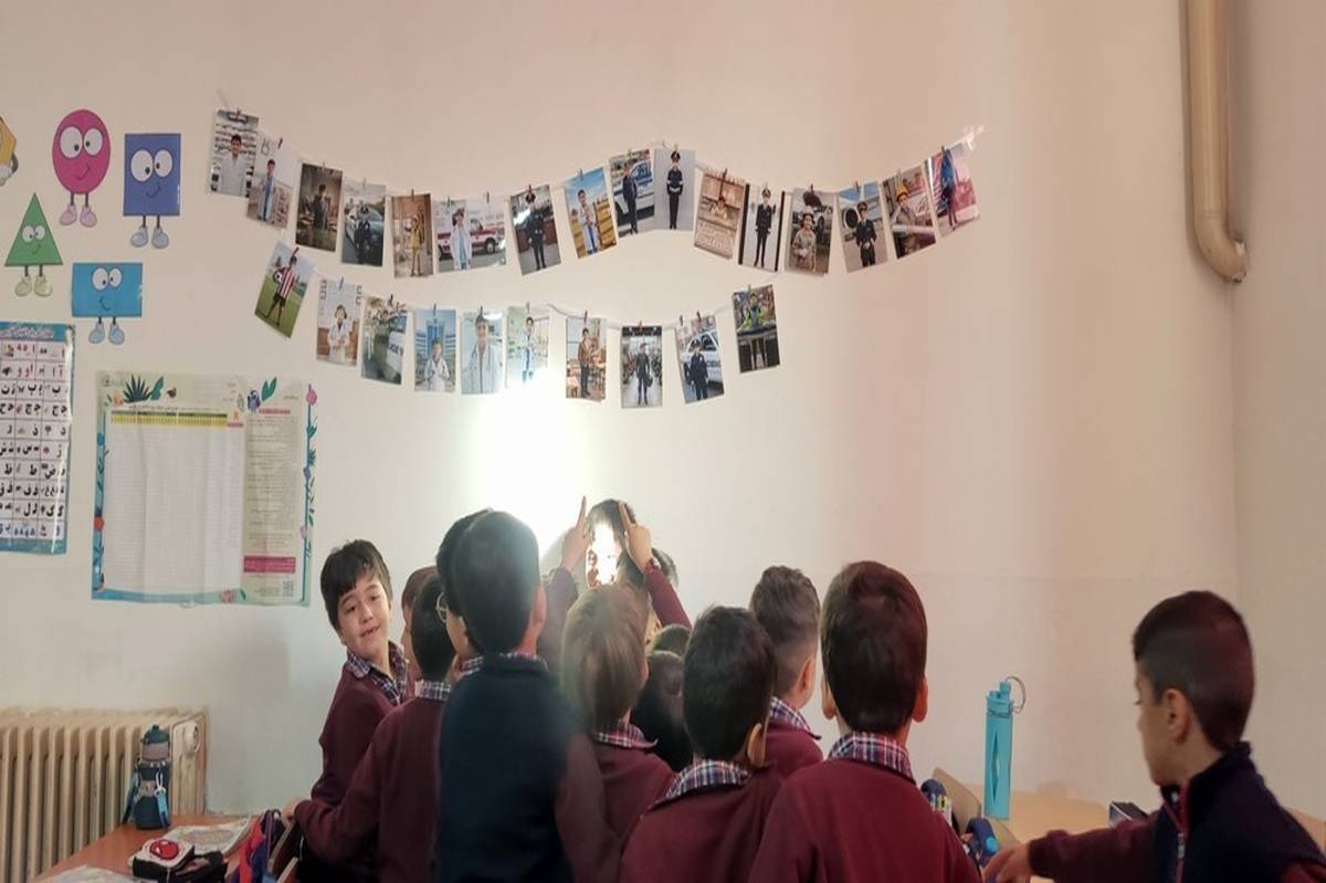 معلمی که رویاها را با هوش مصنوعی قاب کرد