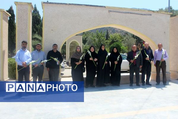 تجدید میثاق مدیر آموزش و پرورش گلوگاه با شهدا و دیدار با امام جمعه شهرستان 