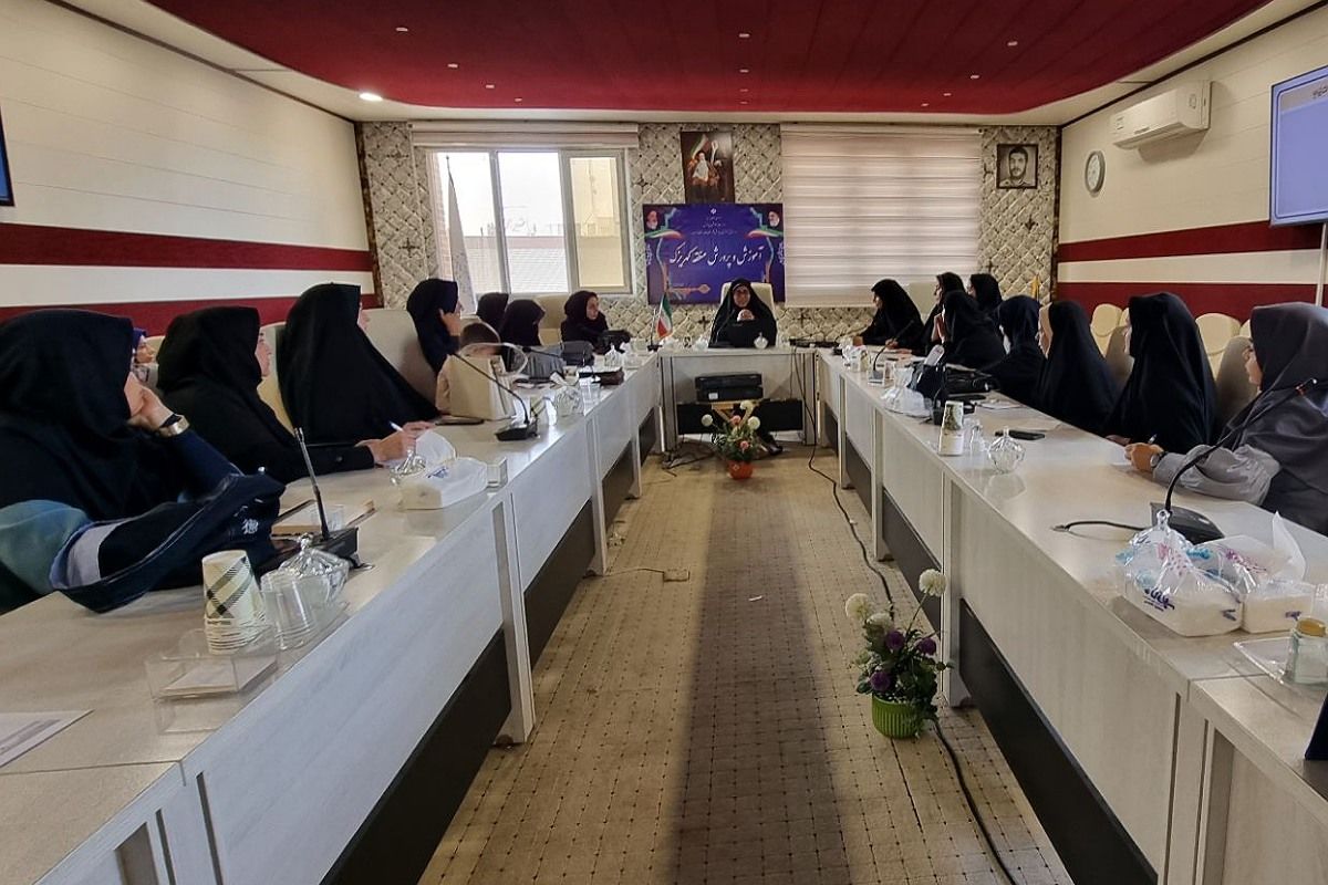 آگاهی‌بخشی در زمینه حقوق فردی از عوامل مهم در تقویت عزت‌نفس دانش آموزان است