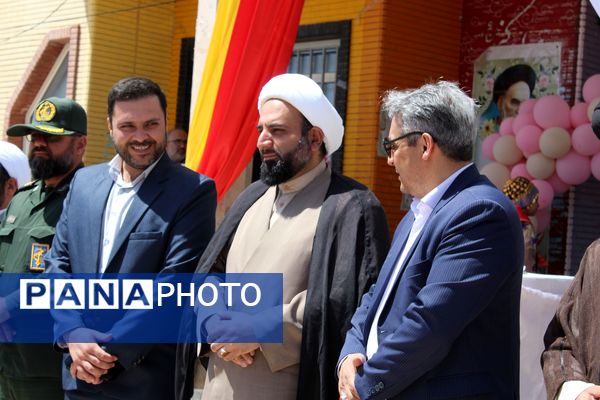 نواختن زنگ سپاس معلم در دبستان دخترانه شاهد نرگس