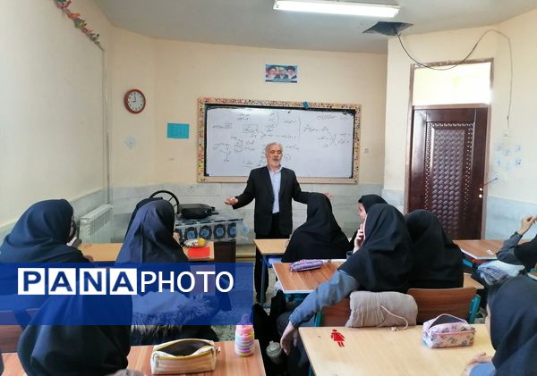 جلسه جهاد اسلامی حجاب و عفاف دختران در دبیرستان حاج مهدی روحانی شهرستان خلیل آباد 