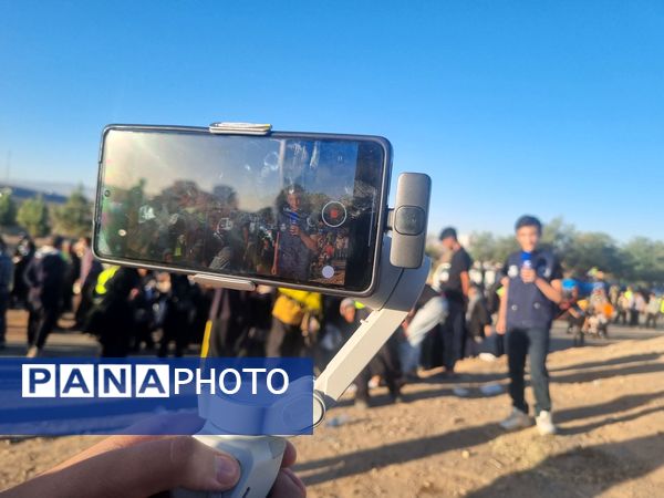 سفری از دل تا دل پیاده روی زائران از ملک آباد تا مشهد و مهربانی های شگفت انگیز در راه 