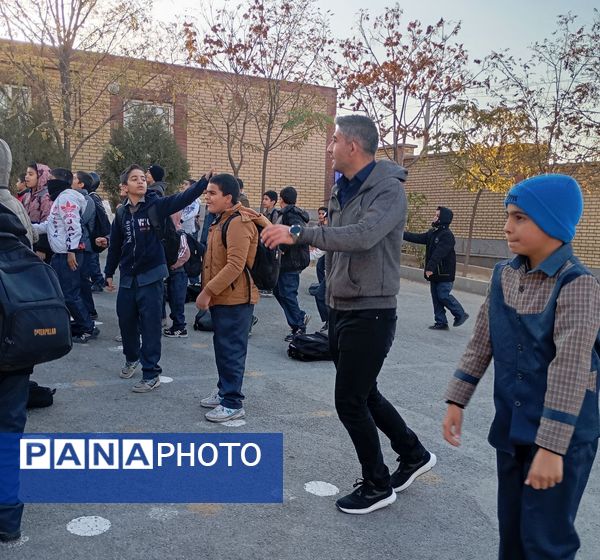 انفجار انرژی، صبح دبستان را پرشور کرد