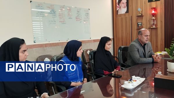 جلسه همکاری کمیته امداد و شورای دانش‌آموزی در آموزش و پرورش ناحیه ۲ کرج و شهرستان فردیس 