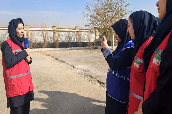  مانور زلزله با تمرین آمادگی در برابر بحران در هنرستان حضرت زینب(س) ناحیه ۴ کرج