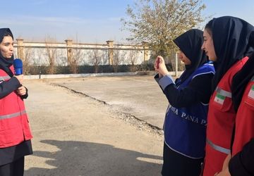  مانور زلزله با تمرین آمادگی در برابر بحران در هنرستان حضرت زینب(س) ناحیه ۴ کرج اجرا شد