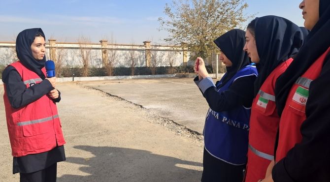  مانور زلزله با تمرین آمادگی در برابر بحران در هنرستان حضرت زینب(س) ناحیه ۴ کرج