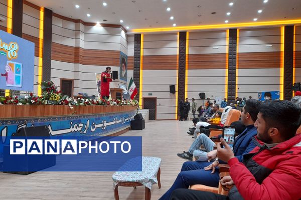 اجرای برنامه هم‌ساده‌ها در سالن سینما ۱۹بهمن پایگاه هوایی شیراز