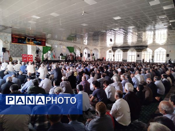 نماز جمعه کاشمر با حضور پرشور مردم برگزار شد