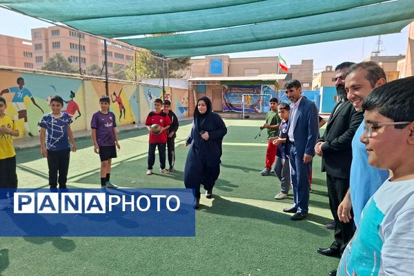 بازدید معاون تربیت بدنی و سلامت اداره کل از اتاق بازی و یادگیری دبستان شاهد شهید قدوسی