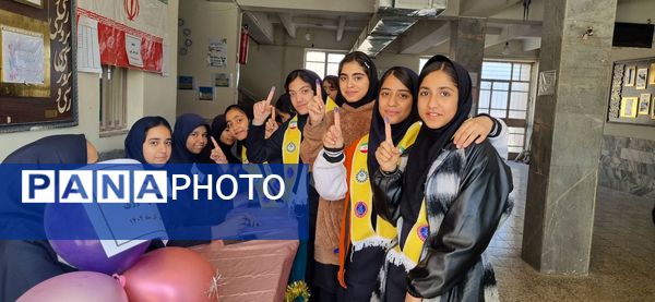 انتخابات شورای دانش آموزی در دبیرستان نرجس 