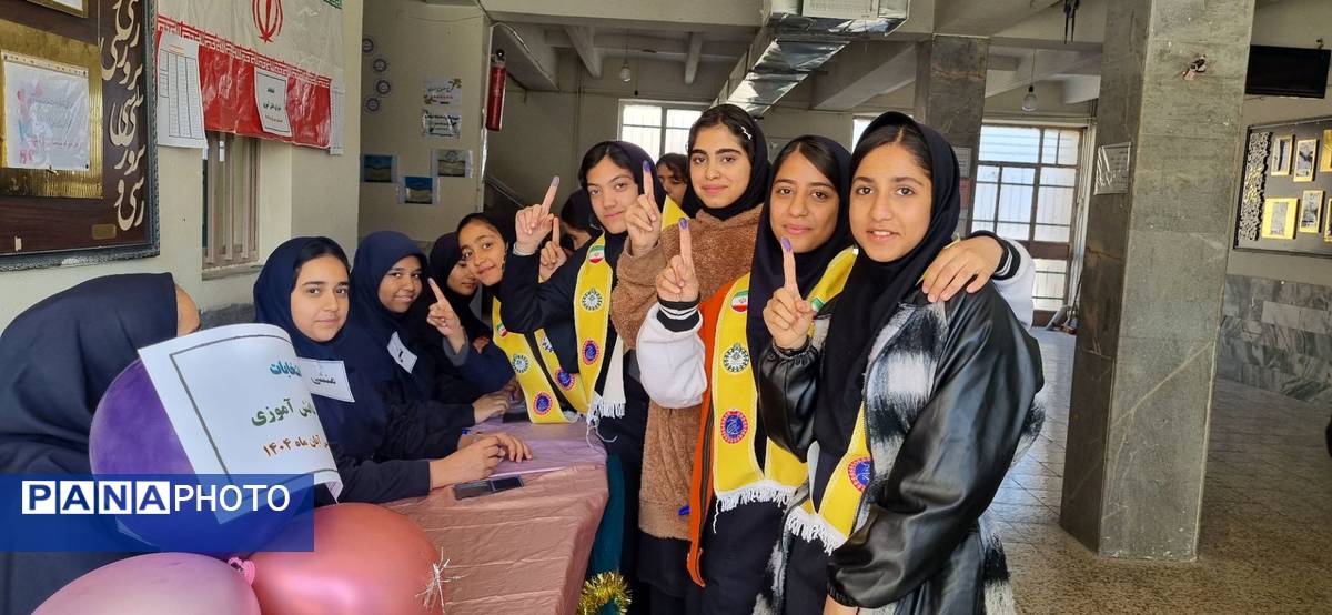 انتخابات شورای دانش آموزی در دبیرستان نرجس 