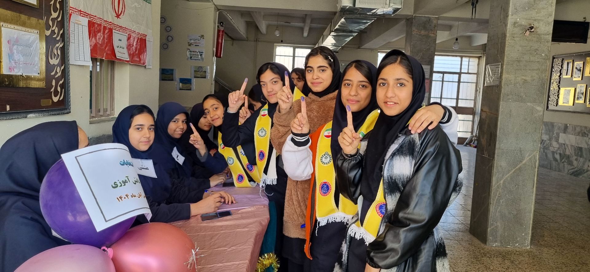 انتخابات شورای دانش آموزی در دبیرستان نرجس 