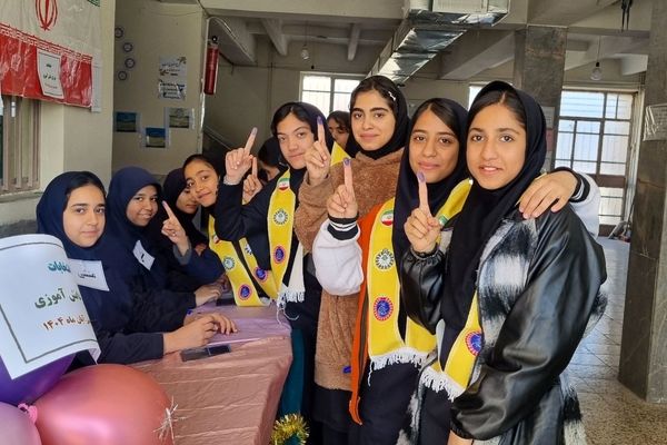 انتخابات شورای دانش آموزی در دبیرستان نرجس 