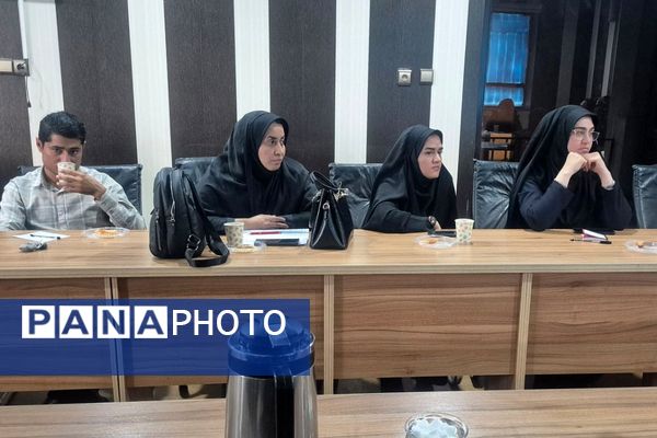 جلسه توانمندسازی نیروی های جدید الاستخدام حوزه پرورشی اداره آموزش و پرورش کهریزک 