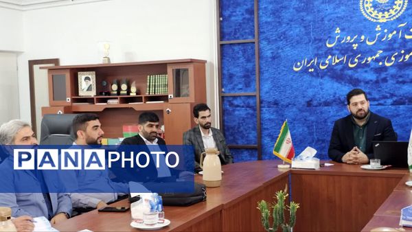 جلسه هماندیشی رئیس سازمان دانشآموزی استان با مدیران مدرسه