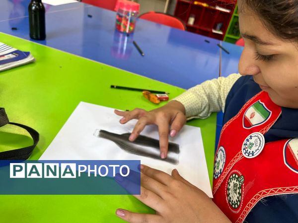 شکوفایی استعدادهای هنری دانش آموزان پایه چهارم دبستان آرمینه مصلی نژاد