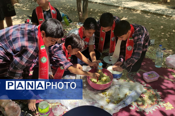 حضور پیشتازان پسر دبستانی ناحیه ۴ شیراز در بزرگترین رویداد تشکیلاتی 