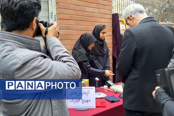 مراسم هفته پژوهش در دبیرستان بانو عفت آهنگری شهرری